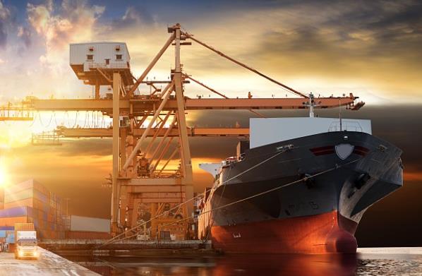 美國(guó)作為全球非常大的經(jīng)濟(jì)體之一，其貨代業(yè)為全球貿(mào)易提供關(guān)鍵支持